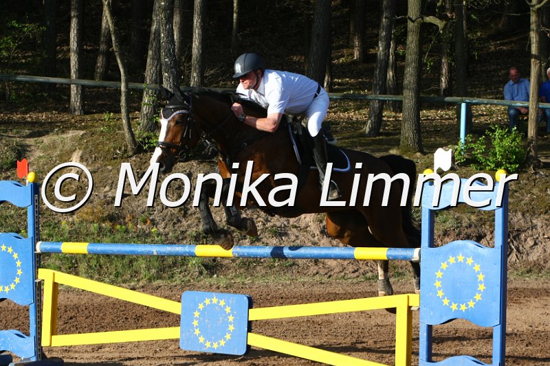 204M8902_Cornelius_Punkte M.JPG